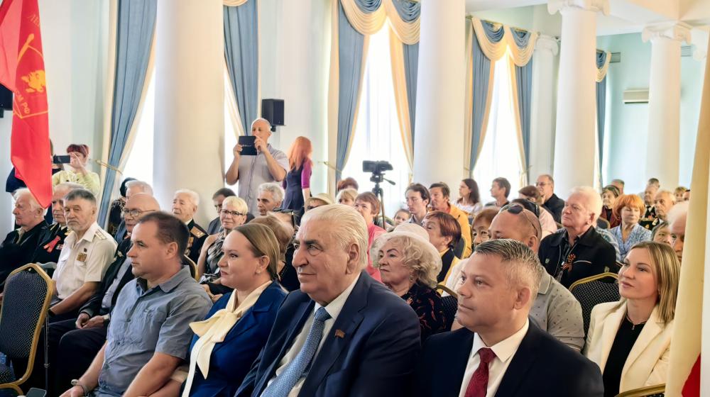 Севастополь. КПРФ провела майский праздничный концерт