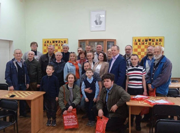 В Саратове состоялся шахматный турнир КПРФ, посвященный 79-й годовщине Победы