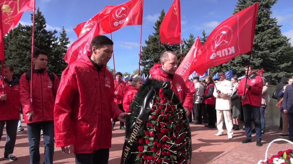 В преддверии Дня Победы саратовские коммунисты приняли участие в памятном мероприятии на Воскресенском мемориальном кладбище в Саратове