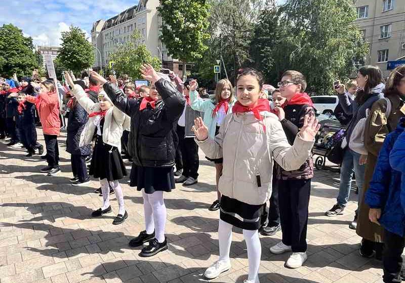 День пионерии на Ставрополье. В пионеры принято около 300 ребят