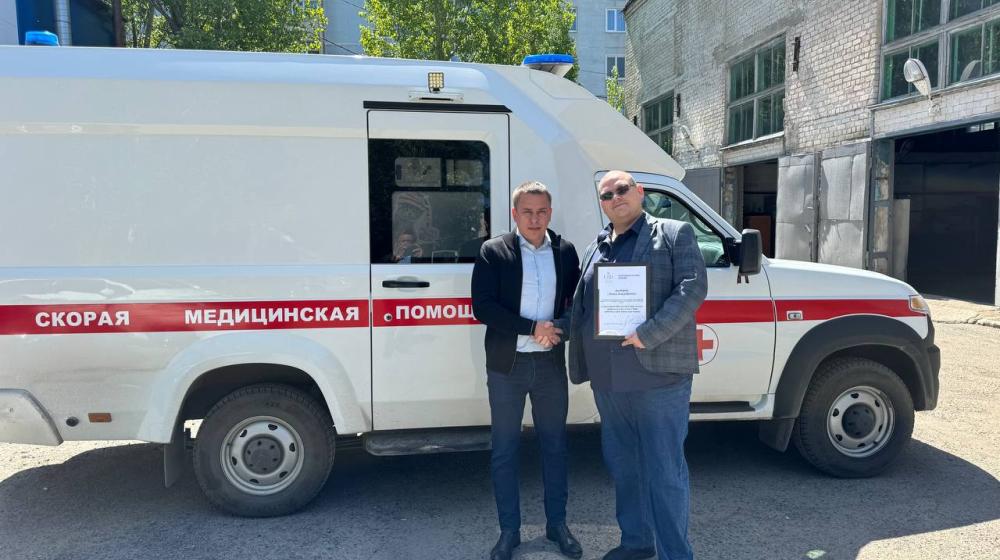 Сенатор Айрат Гибатдинов поздравил врача Д.А. Золоторева с Днём работника скорой медицинской помощи