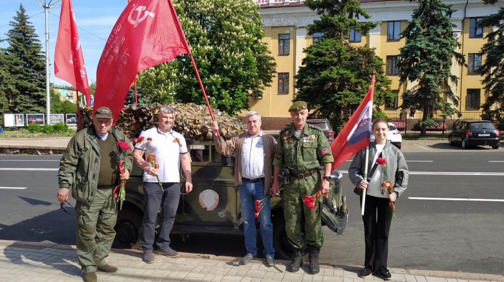Коммунисты и Комсомольцы ДНР провели автопробег в честь Дня Победы