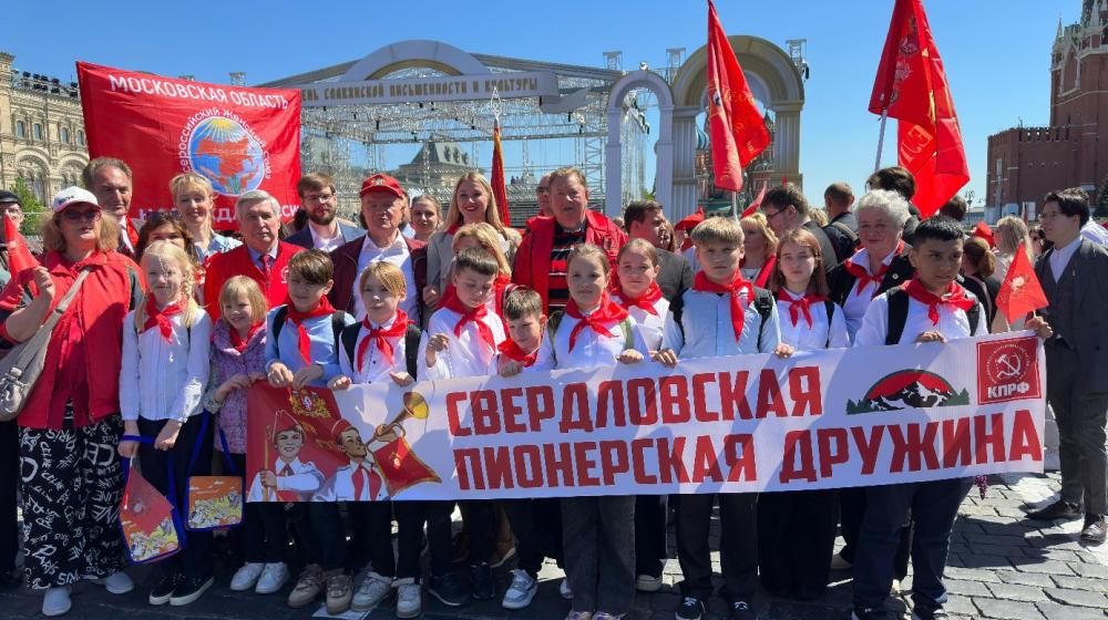 Уральский салют на Всероссийской линейке