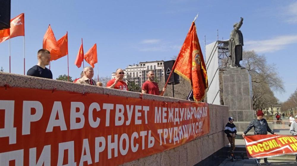 Красный Первомай в Благовещенске: сотни жителей амурской столицы вышли на митинг по призыву КПРФ