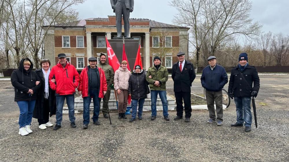 Алтайский край. Коммунисты в городах и районах провели торжественные акции в честь Первомая