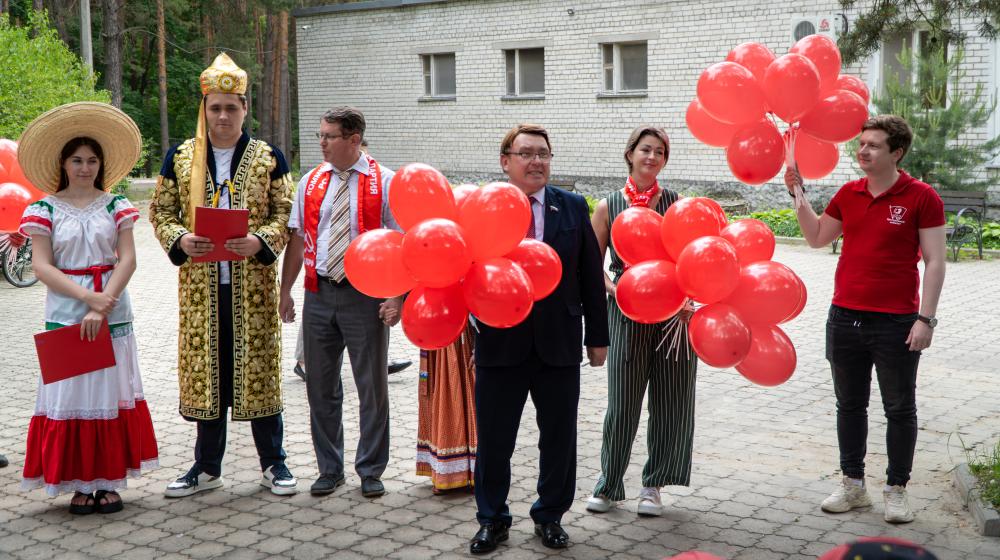 Курская область. Н.Н. Иванов поздравил детей-беженцев из ДНР и ЛНР с Международным днём защиты детей
