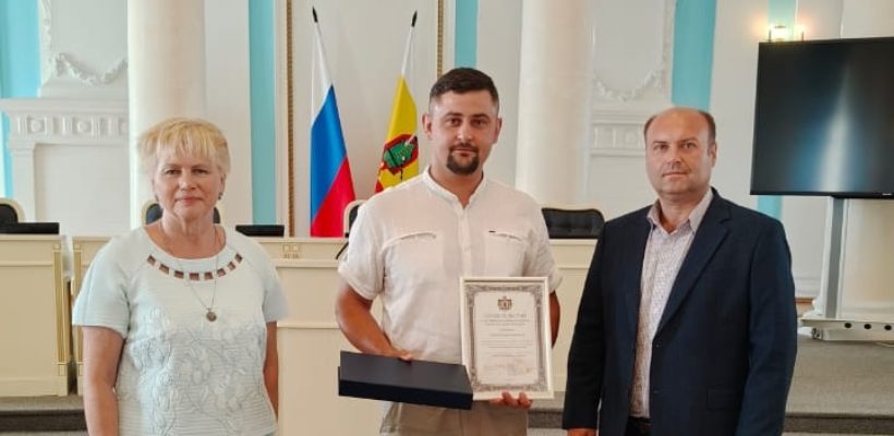 Рязанские депутаты-коммунисты наградили врача Сасовского медицинского центра