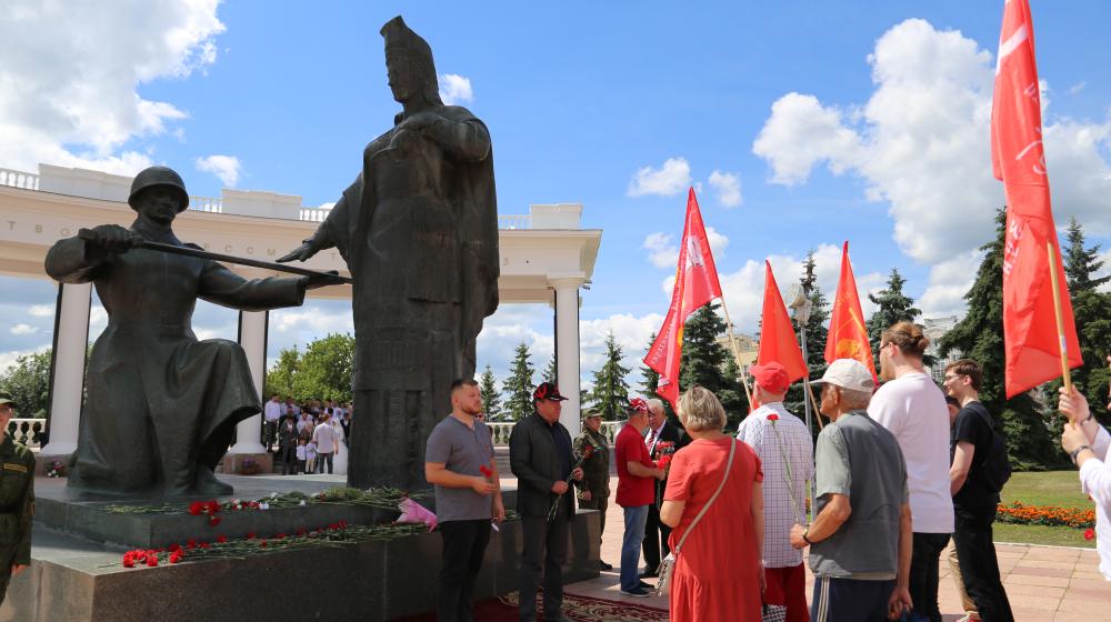 Коммунисты и комсомольцы Мордовии почтили память павших в годы Великой Отечественной войны