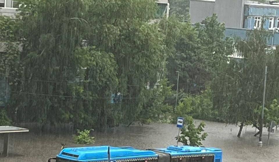 Москва. Народная приемная КПРФ в ВАО. Мы ливневку обновляли, обновляли, а она не обновилась...
