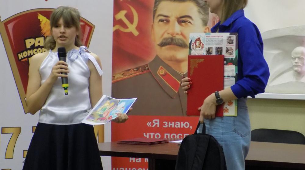 В Воронежском обкоме КПРФ состоялось торжественное награждение  победителей конкурса рисунков «Парад победы»