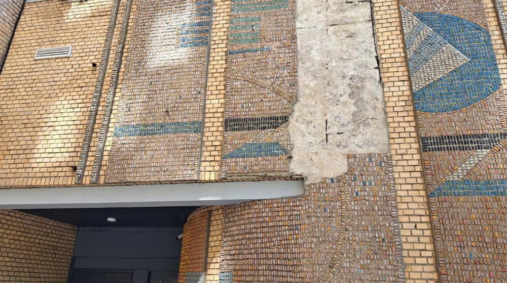 Москва. Народная приемная КПРФ в ВАО. Сокольники. Облицовка сыпется, а УК и депкультуры ничего не делают
