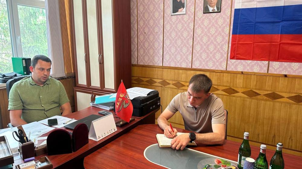Лидер херсонских коммунистов Рамиль Замалетдинов посетил с рабочим визитом Скадовский район Херсонской области