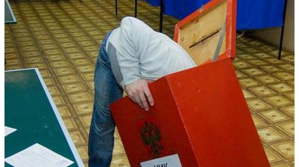 Сергей Обухов – «Независимой газете»: Псевдооппозиционные парламентские партии – СРЗП, ЛДПР и «Новые люди» – все больше поддерживают власть
