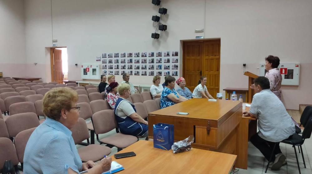Лидер коммунистов Тюменской области Тамара Казанцева встретилась с жителями села Байкалово Тобольского района