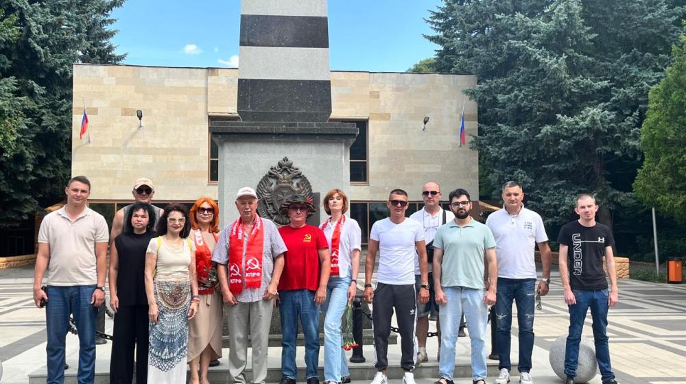 "За Родину, за народ России, за нашу Победу!". Автопробег ставропольских коммунистов