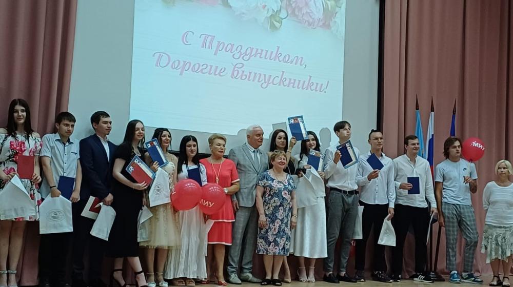 Академик М.Н. Берулава  вручил дипломы о высшем образовании выпускникам   Международного инновационного университета