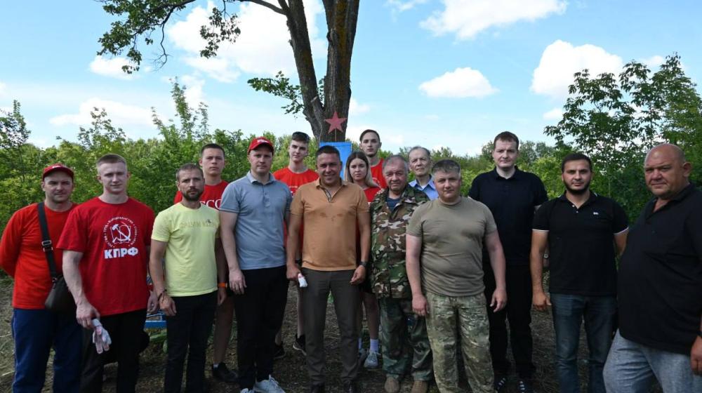 Коммунисты, комсомол и общественники привели в порядок памятник героем-красногвардейцам в Ульяновской области