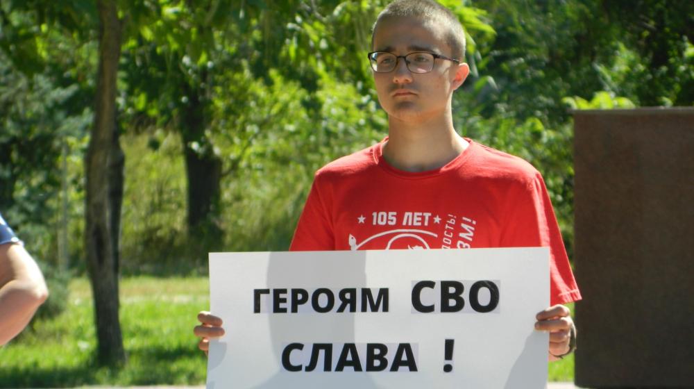Сталинградские коммунисты провели серию одиночных пикетов в рамках Всероссийской акции КПРФ «За Родину! За народ России! За Победу!»