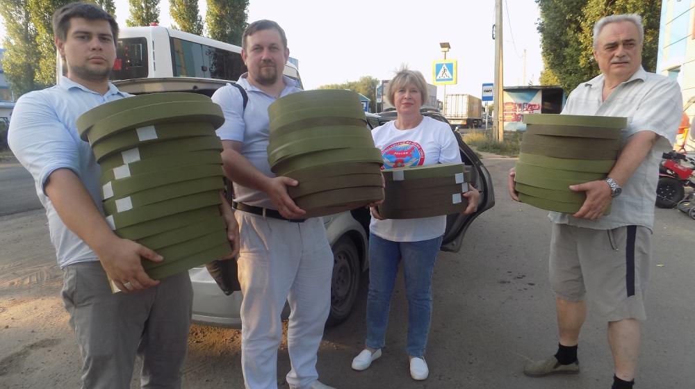 Воронежские коммунисты и комсомольцы передали в мастерские спанбонд для плетения маскировочных сетей
