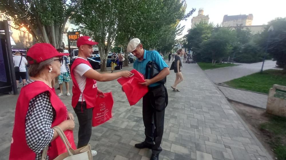 Волгоград. Сталинградские коммунисты продолжают агитационную работу