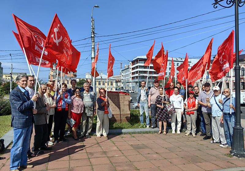 Ивановские коммунисты почтили память иваново-вознесенских рабочих, расстрелянных царскими войсками