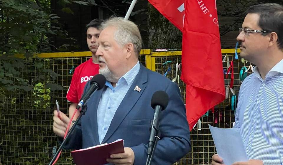 Москва. Народная приемная КПРФ в ВАО. Протестная встреча депутата С.П. Обухова: Музейному комплексу в «Узком» – да! «Человейникам – высоткам» - нет!
