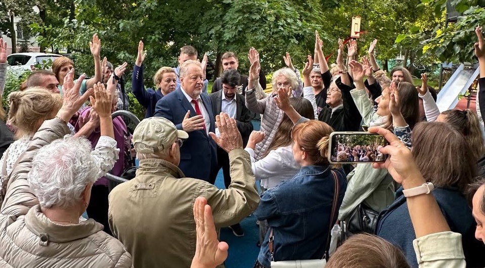 Москва. Протестная встреча депутата С.П. Обухова с жителями в Преображенском: «Власть просто обязана соблюдать законы при точечной застройке!»