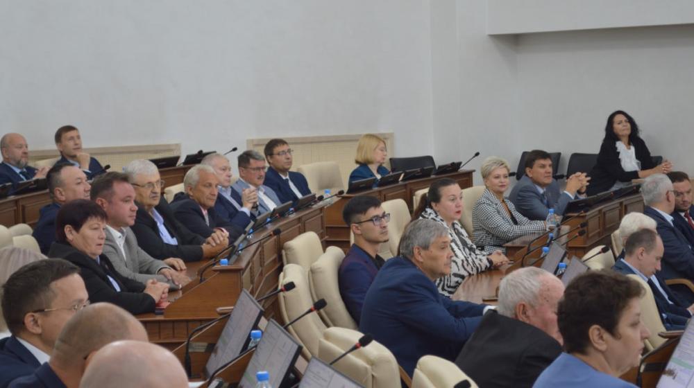 Алтайский край. Депутаты КПРФ приняли участие в 32-й сессии краевого парламента
