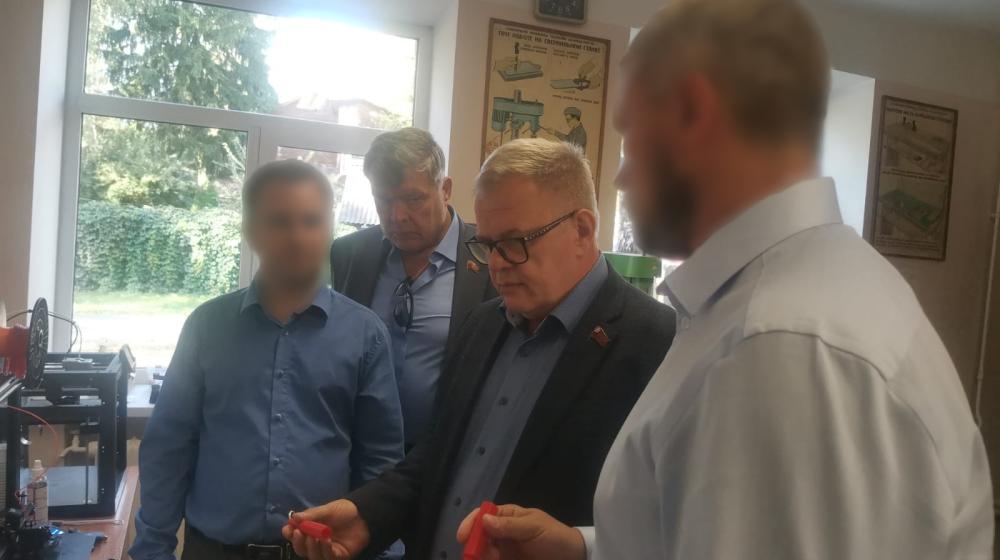 Руководитель фракции КПРФ в Мособлдуме Александр Наумов: Депутаты-коммунисты плечом к плечу помогают ковать нашу общую Победу!