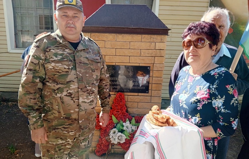 Калмыкия. Торжественная встреча участника СВО в Городовиковском райкоме партии