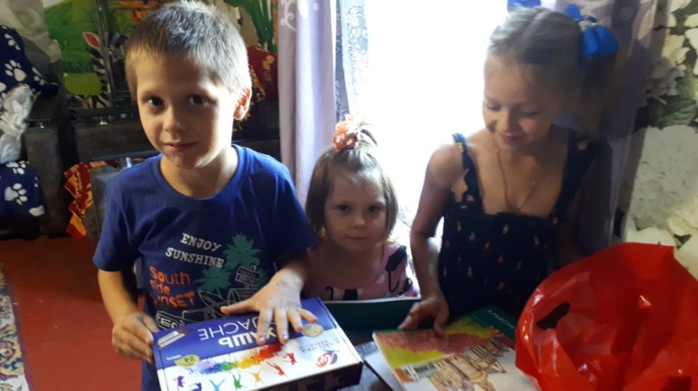 В Воронежской области к  учебному году детей из многодетной семьи  Семилук   подготовили «Надежда России» и депутат Госдумы Сергей Гаврилов