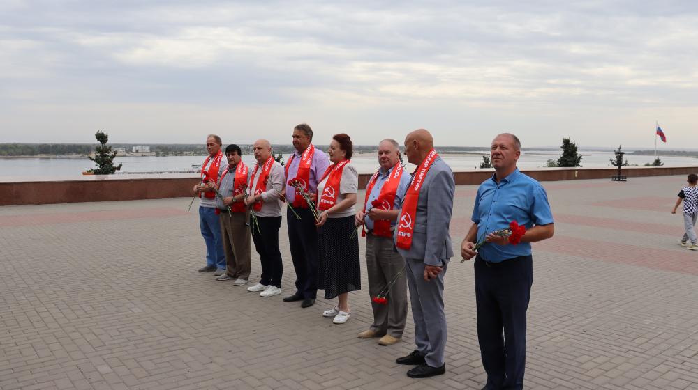 Депутаты-коммунисты Волгоградской областной думы отметили день Воинской Славы