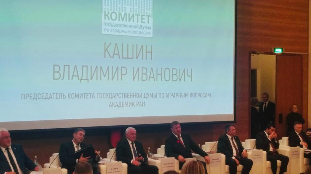 Руководитель фракции КПРФ Александр Наумов, вместе с депутатами-коммунистами Мособлдумы, принял участие в парламентских слушаниях в Госдуме