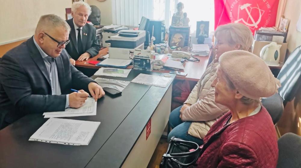 Руководитель фракции в Мособлдуме КПРФ Александр Наумов провел прием граждан в Ленинском городском округе