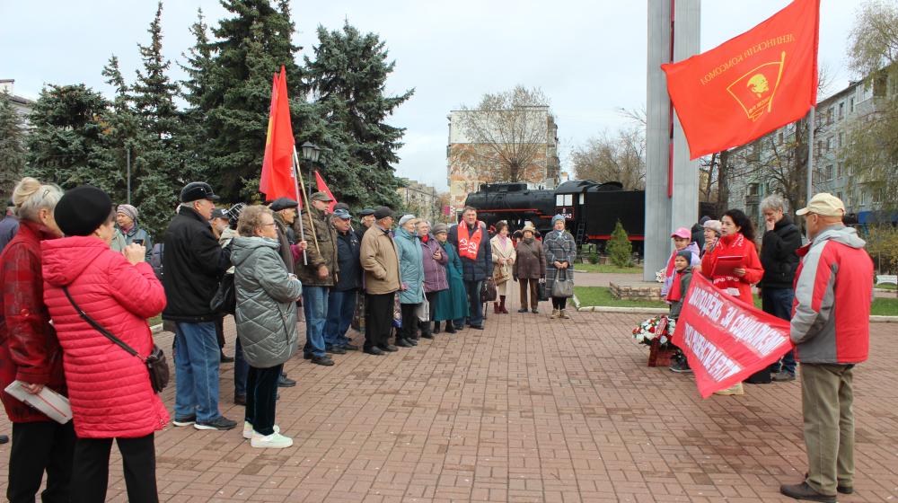 Калужские коммунисты провели митинг и автопробег в честь Дня рождения Ленинского Комсомола