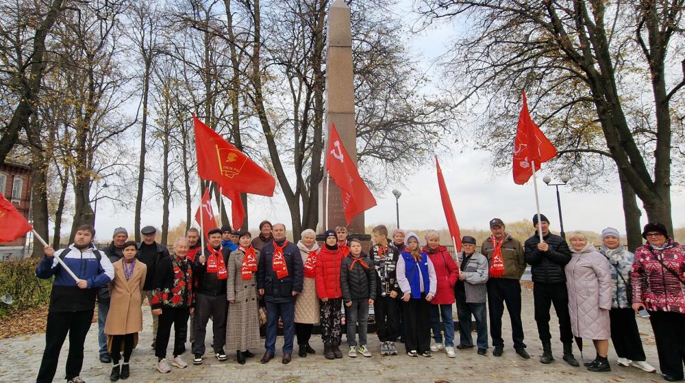 Рязанские коммунисты и комсомольцы отметили 106-ю годовщину Ленинского Комсомола