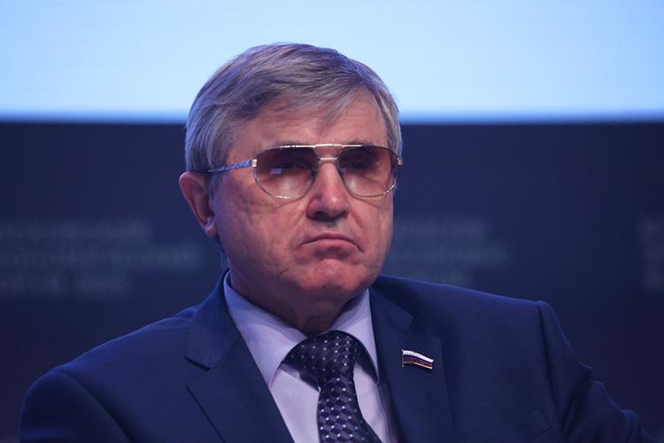Олег Смолин: «Как ведет две ставки женщина-учитель в 40 или 50 лет, представить трудно»