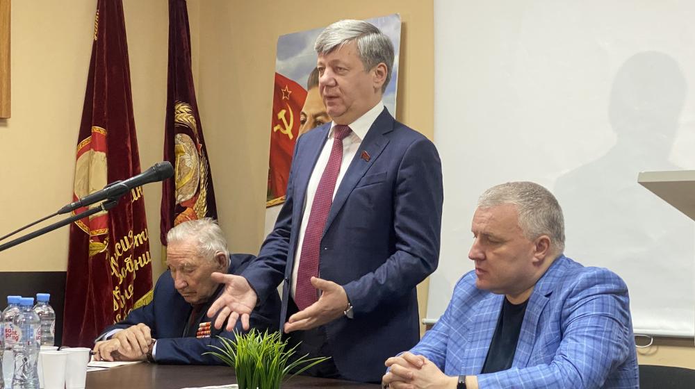 Д.Г. Новиков на учебном семинаре в Ленинском райкоме Москвы: “Марксизм-ленинизм – основа партийного анализа и политических решений для коммунистов”