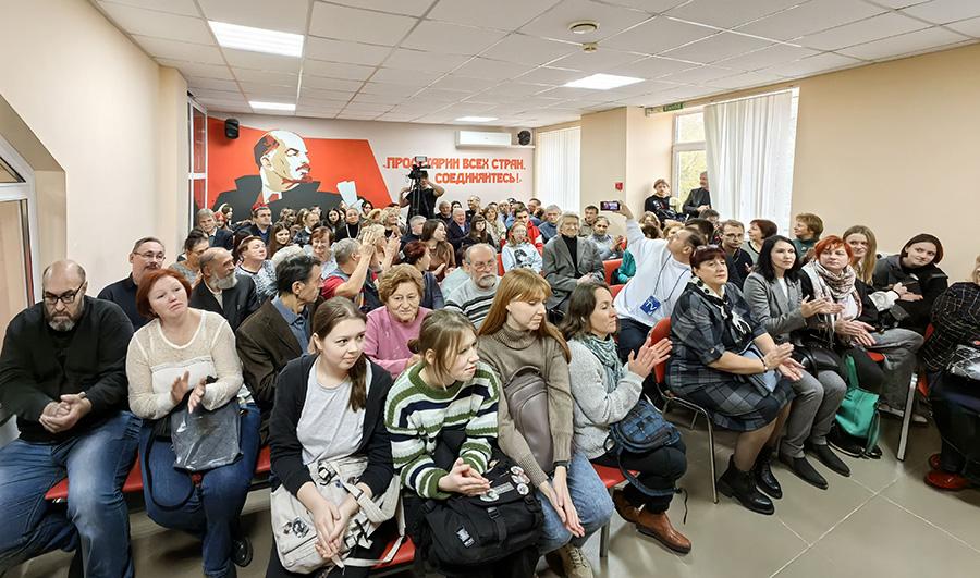 В Ивановском обкоме КПРФ состоялась презентация книги «Палех. Искусство, рождённое революцией»
