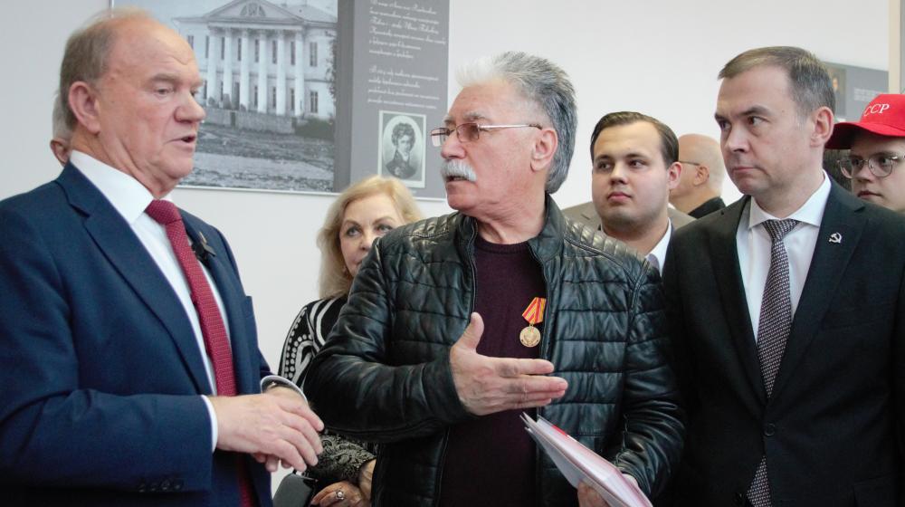 Лидер КПРФ Г.А. Зюганов открыл выставку картин художника Н.Ламидова «Донбасс, мы с тобой»