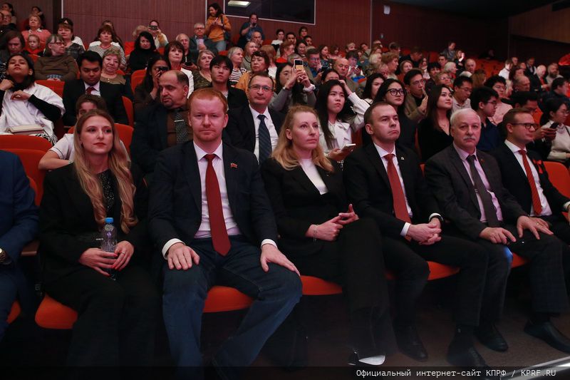 Прекрасный праздник в честь Дня рождения комсомола прошел в Московском Дворце пионеров