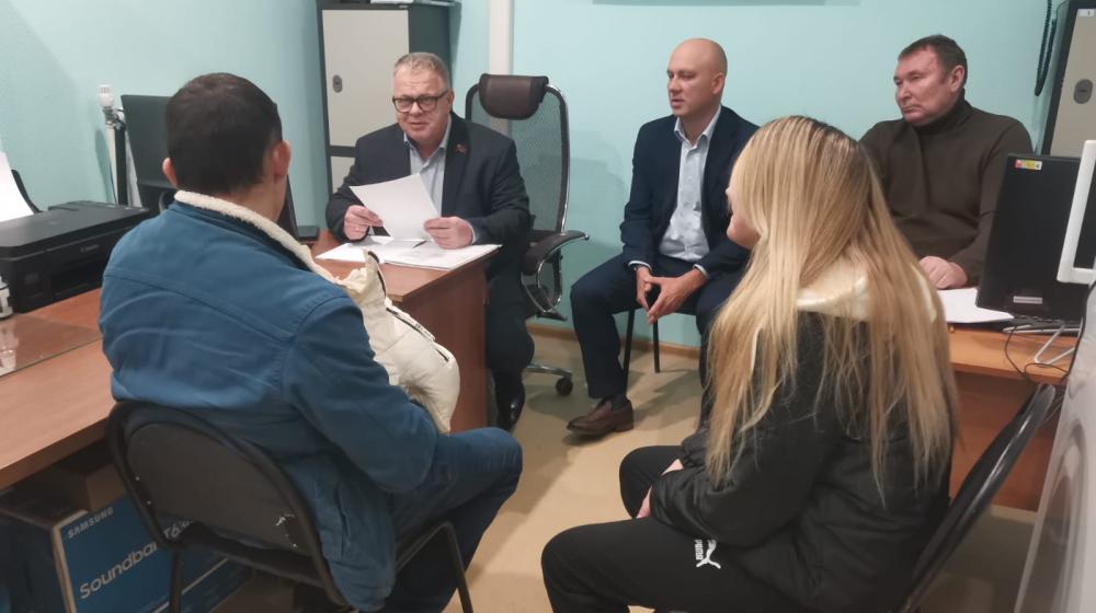 Руководитель фракции КПРФ в Мособлдуме Александр Наумов провел прием граждан в Озерах