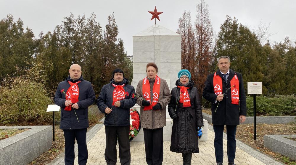 Волгоградская область. Депутаты КПРФ почтили память героев-сталинградцев
