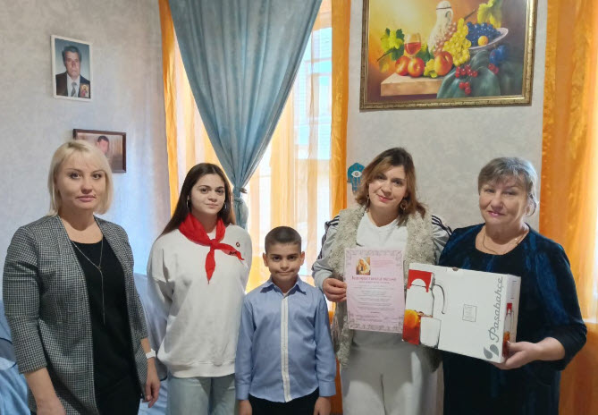 В минувшее воскресенье саратовские коммунисты отметили, пожалуй, самый добрый и душевный праздник – День матери
