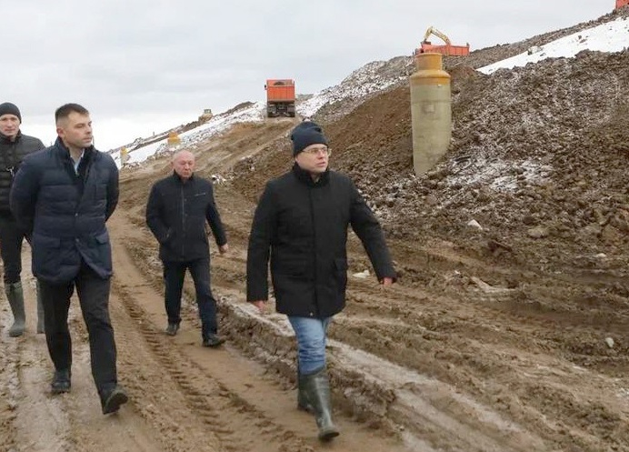 Депутат Госдумы от КПРФ Олег Михайлов проверил строительство мусорного полигона на Вологодчине
