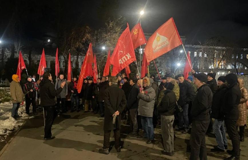 В Саратове состоялась встреча депутатов фракции КПРФ Саратовской областной Думы с жителями города