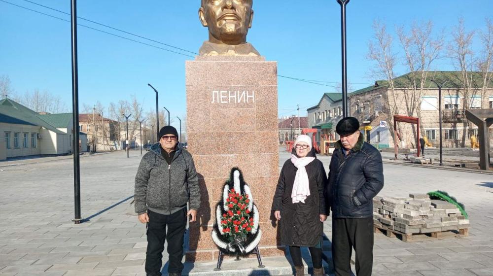 Кинолекторий, автопробег, экскурсия для школьников и митинги – День Великого Октября в Забайкалье