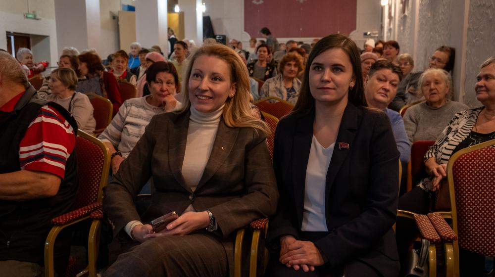 Пермский край. Депутаты КПРФ Мария Дробот и Анна Баранова поздравили с юбилеем хор русской песни
