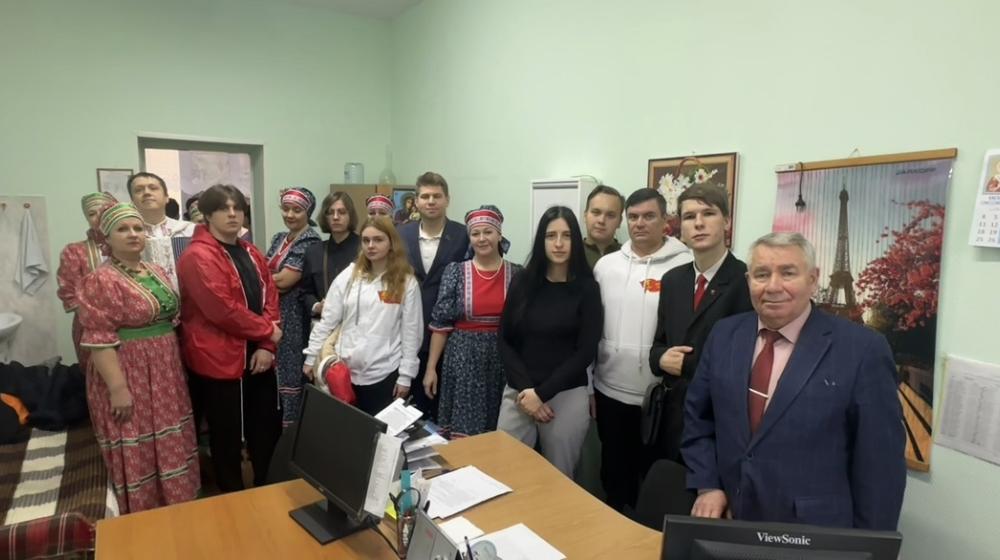 Московская область. Коммунисты и комсомольцы оказали гуманитарную помощь раненым бойцам и провели концерт в военном госпитале имени Бурденко