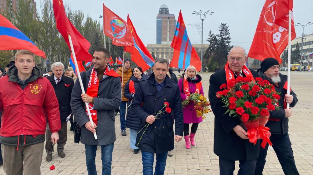 ДНР: Нам путь указал великий Ленин